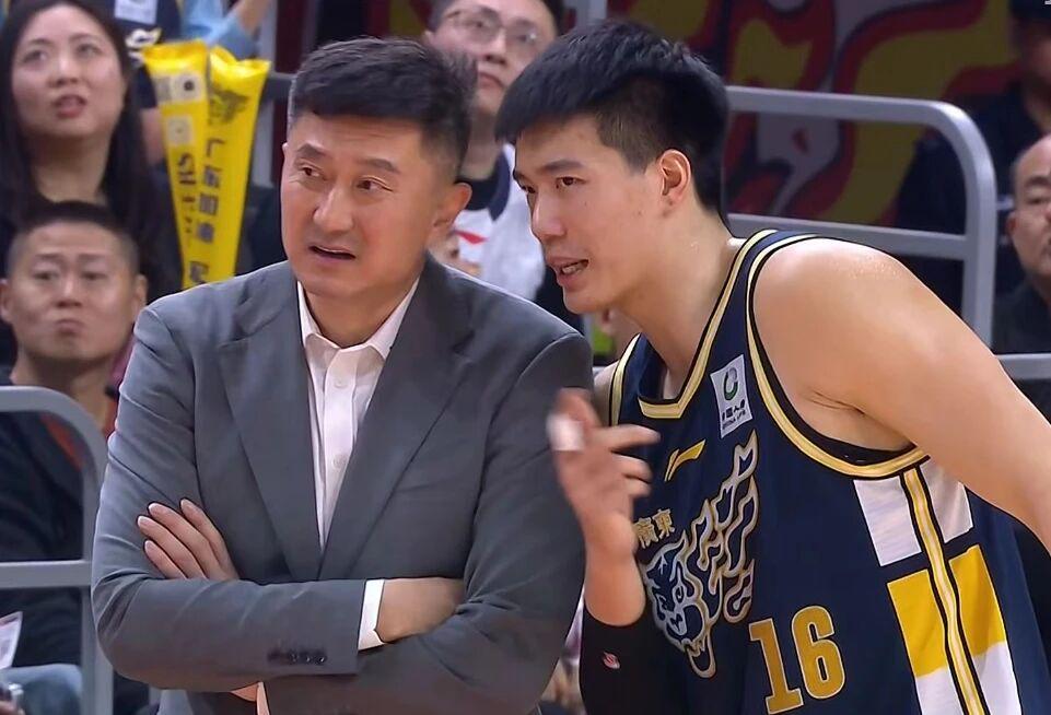 广东男篮遭遇双重打击，焦泊乔常规赛报销，签新大外援的事也黄了